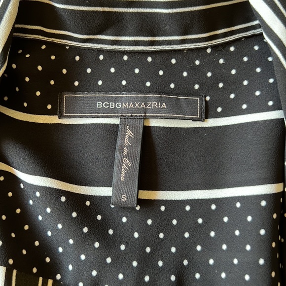 Stripe long sleeve @. BCBGMAXAZRIA® romper. The notched lapel and long sleeves. - Picture 3 of 3